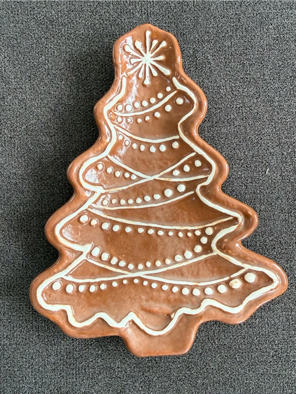 Pottery Barn Gingerbread Tree Stoneware Appetizer Plates - Set Of 4